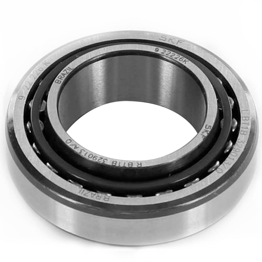 Close do rolamento de roda SKF prateado com inscrições e código do fabricante