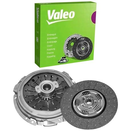 Kit Embreagem Mercedes-Benz 915 E 2008 > Zf S5 420 Valeo 827487″ /><br />
Otimize seu veículo com a excelência da Valeo em embreagens! Como líder global no desenvolvimento de componentes automotivos, a Valeo oferece produtos originais de alta durabilidade e desempenho excepcional para diversos modelos de carros.O kit de embreagem da Valeo é crucial para garantir o funcionamento seguro e eficiente do seu veículo. Cada peça é cuidadosamente projetada para proporcionar durabilidade superior, desempenho excepcional e o máximo conforto durante a condução. Não subestime a importância da escolha certa – faça a diferença escolhendo Valeo, a marca de referência em inovação e atendimento no desenvolvimento de embreagens.Desfrute dos benefícios exclusivos ao escolher o kit de embreagem Valeo:Originalidade garantidaMaior durabilidade e resistênciaConforto e suavidade na saída do veículoSegurança nas trocas de marchaAbsorção eficaz de ruídos e vibraçõesE para oferecer ainda mais suporte, a Valeo apresenta o Suporte Conectado Valeo, um serviço revolucionário de assistência técnica. Imagine ter acesso a uma visita técnica online personalizada, onde os especialistas da Valeo se conectam através de vídeo em tempo real para solucionar qualquer dúvida ou problema relacionado à aplicação, reparação ou manutenção do seu sistema de embreagem. Com o Suporte Conectado Valeo, você tem a confiança de contar com a expertise dos técnicos da Valeo, proporcionando uma experiência única e eficiente para manter seu veículo em perfeitas condições.</p>
<h4>Aproveite e pesquise o preço deste produto em dezenas de lojas dos marketplaces abaixo:</h4>
<p><a href=