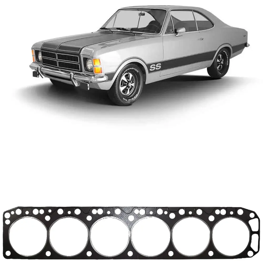 Junta de cabeçote preta posicionada horizontalmente sobre fundo branco com carro GM Opala ao fundo